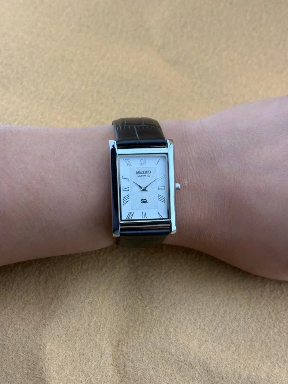 WHITE SILVER VINTAGE Seiko Vintage slim men's Watch